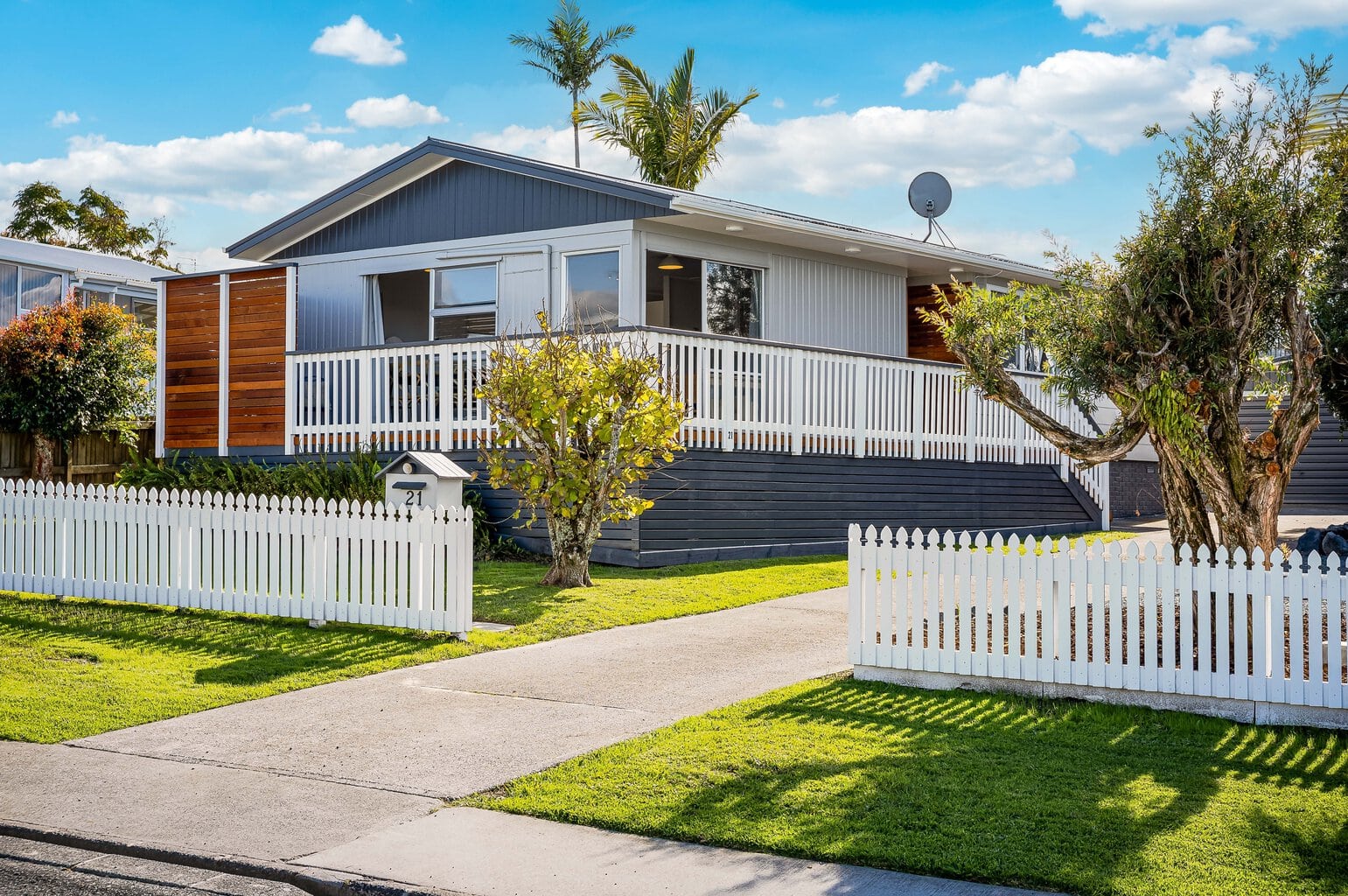 Meyer Real Estate - 21 Snells Beach Road - Snells Beach